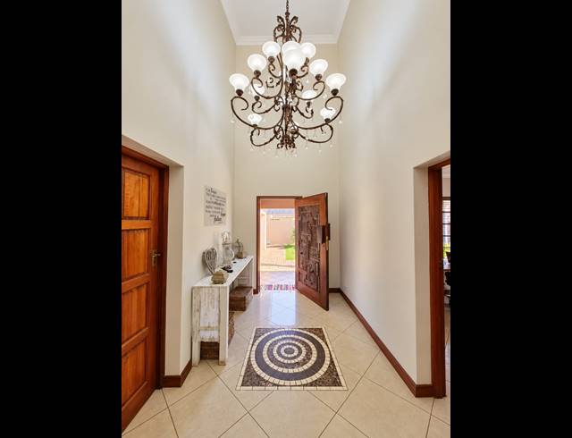 3 BEDROOM HOUSE FOR SALE IN VANDERBIJLPARK SE 8